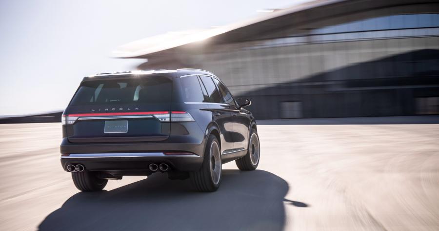  Lincoln Aviator 2018 года  (фото 8 из 23)